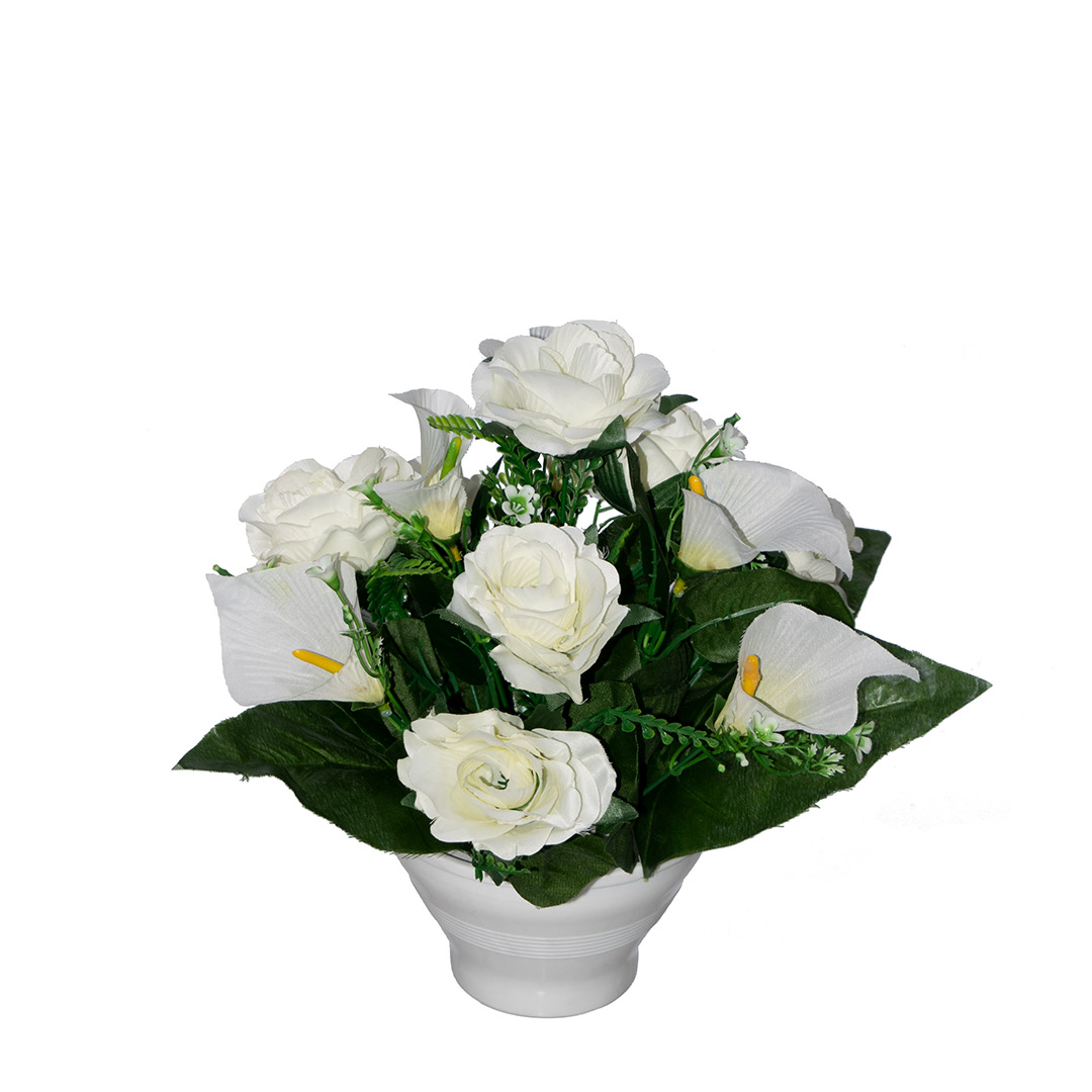 Κασπώ με ψεύτικα λουλούδια από άσπρο Τριαντάφυλλο, Κρίνο και πρασινάδα σε λευκό πλαστικό μπωλ