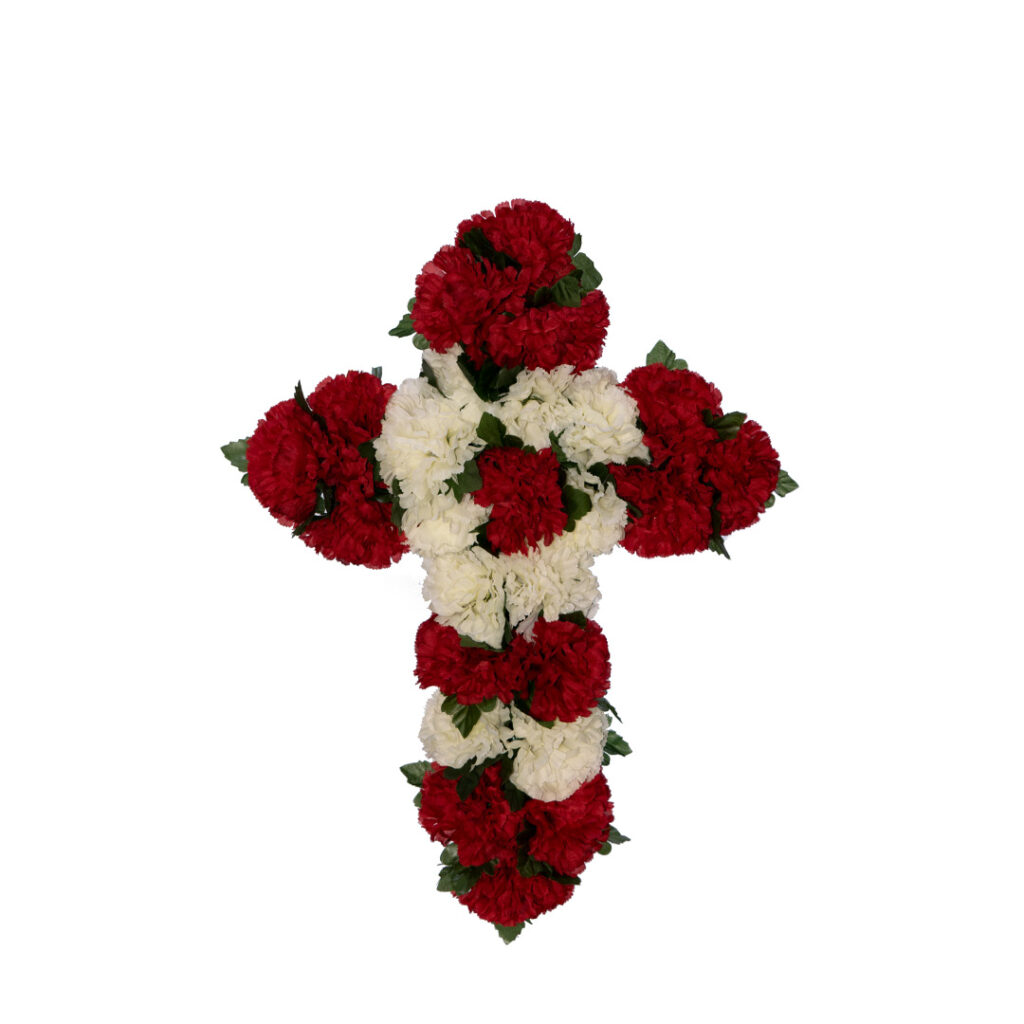 Σταυρός για μνήμα με άσπρα και κόκκινα γαρύφαλλα σε πλαστική βάση.