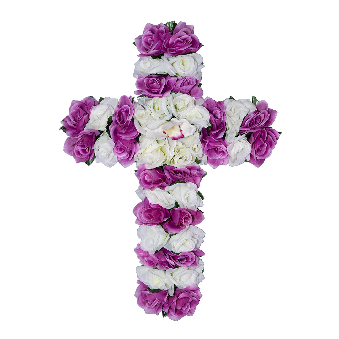 Σταυρός με τεχνητά λουλούδια για μνήματα από μωβ και άσπρο Τριαντάφυλλο σε πλαστική βάση