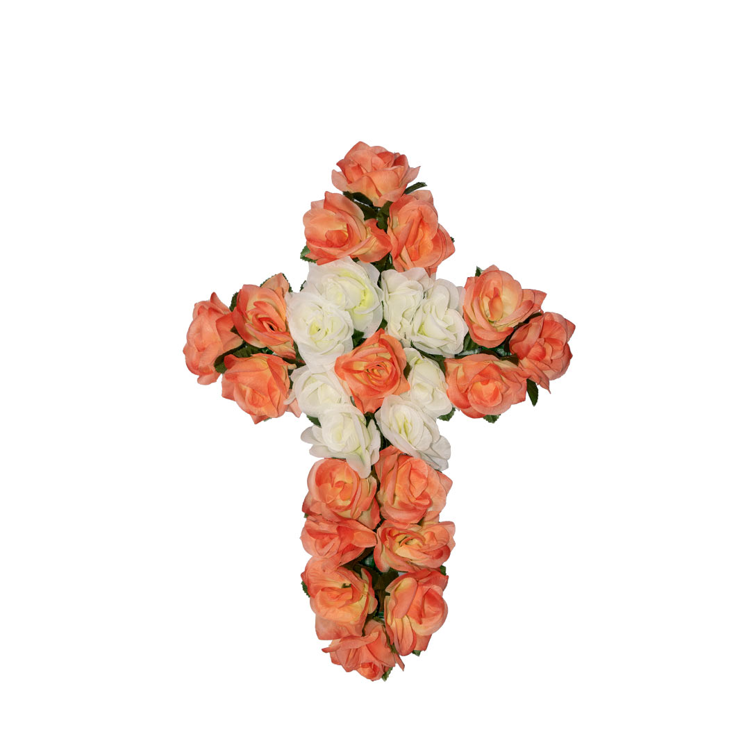Σταυρός με πλαστικά λουλούδια για το μνήμα από σομόν και άσπρο Τριαντάφυλλο σε πλαστική βάση
